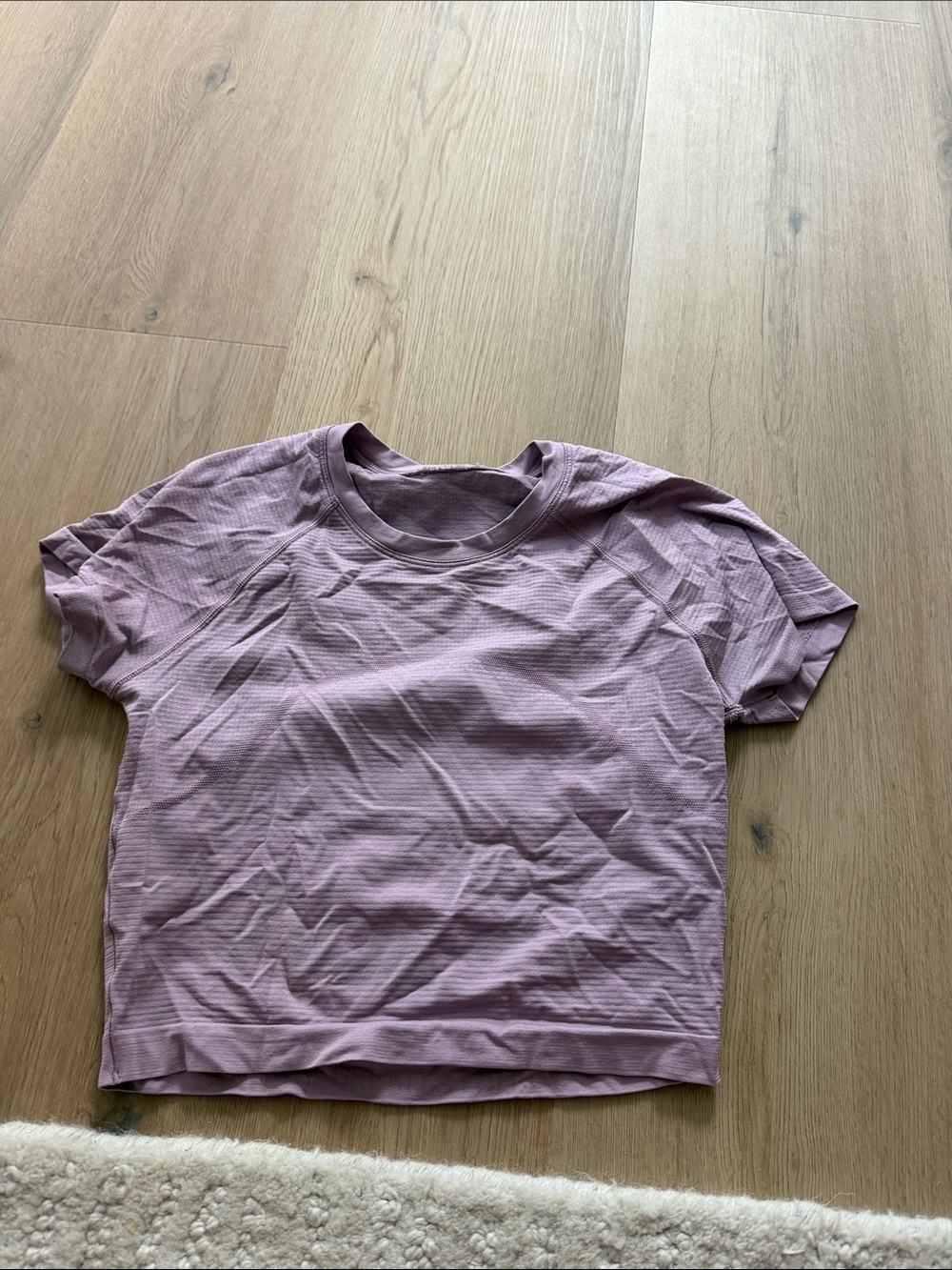 Lululemon Sz 2 Women's Lavender Short Sleeve Top